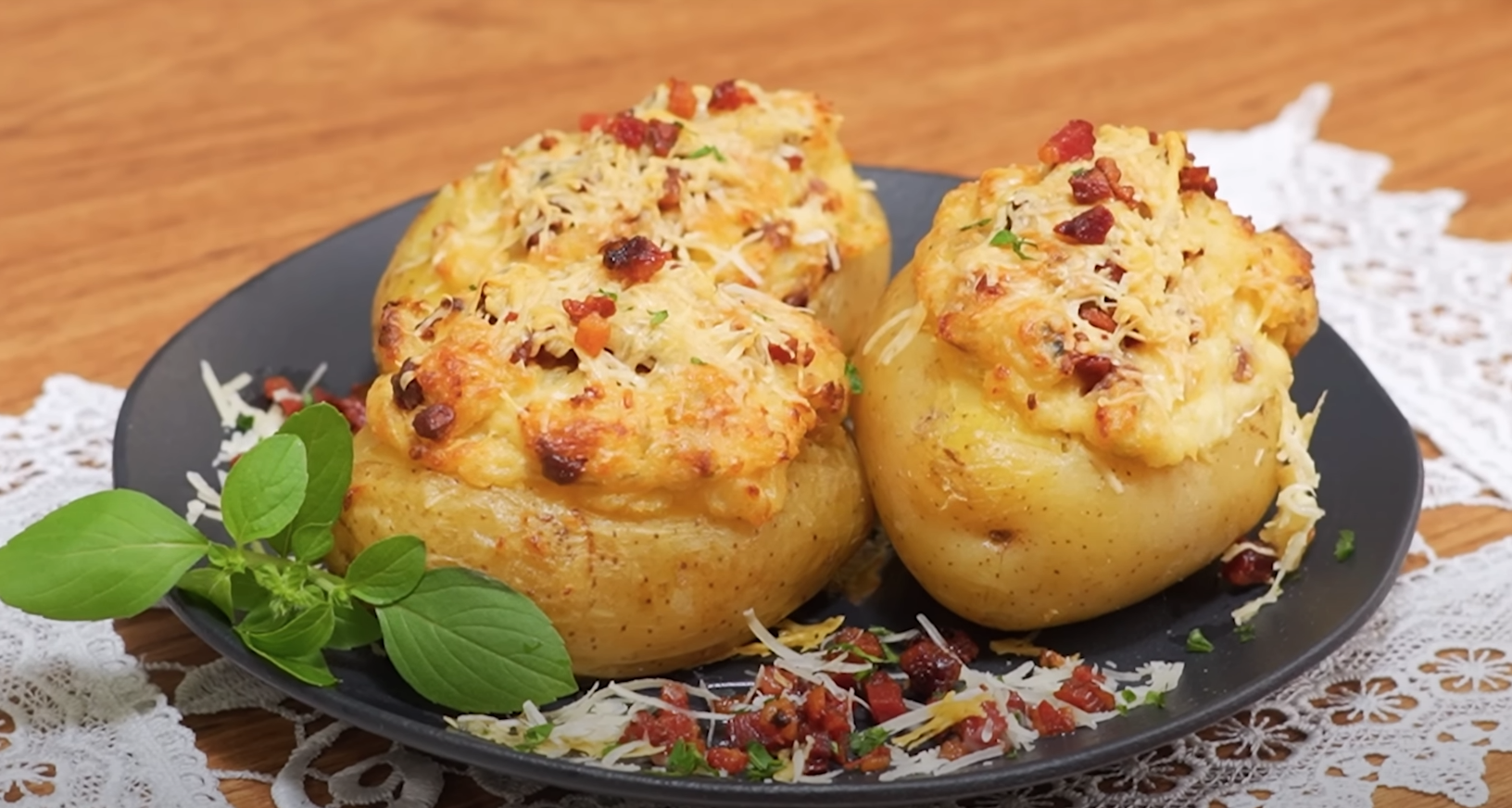 Batata Recheada de Forno com Calabresa e Queijo